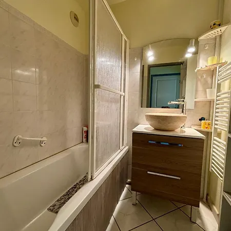 Agreable 2 Avec Garage Apartment *